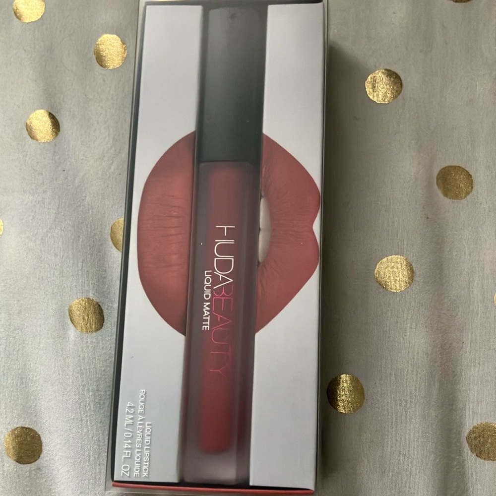 NWOT Huda Beauty Liquid Matte lipstick in Icon